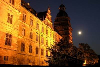 Aschaffenburger Schlossbeleuchtung mit Mond  (8719b)