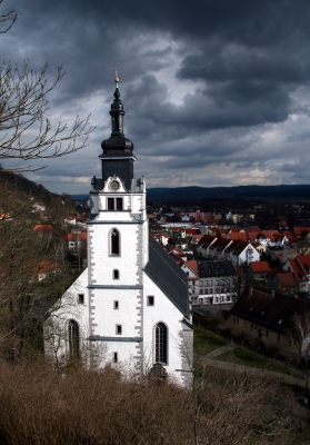 Dunkle Wolken oder Kirche in Rudolstadt