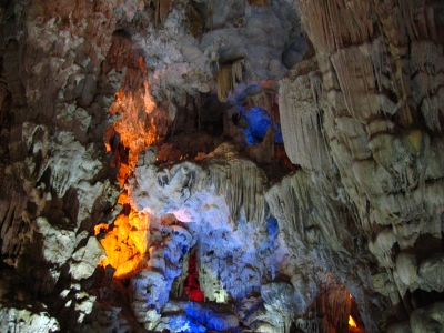 Grotte in der Ha Long Bucht