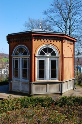 historischer Pavillion im Rosengarten zu Hückeswagen