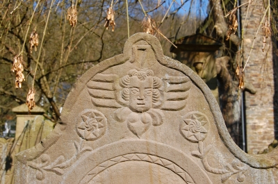 Engeldetail auf Grabstein von 1753