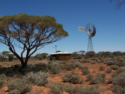 Wasserrad in der australischen Wüste