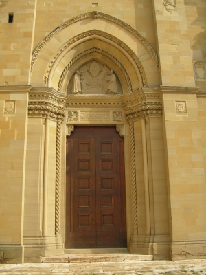 Kirchenportal von Arezzo (Toscana)