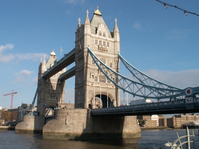 Tower Bridge im sonnigen November