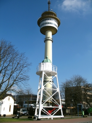 Bremerhaven Leuchtfeuer vorm Radarturm