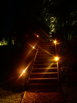 Die Treppe bei Kerzenschein