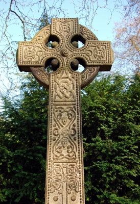 altes ornamentiertes Kreuz