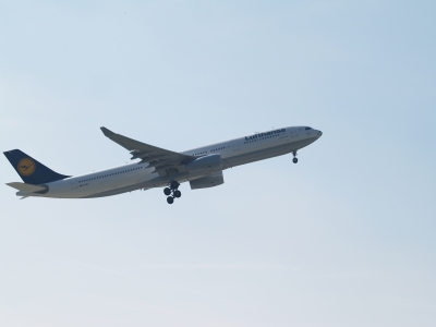 Flugzeug mit Fussballnase!