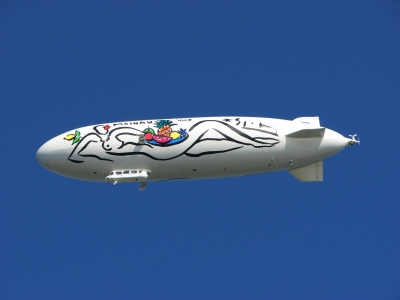 Zeppelin_NT mit Werbung für die Insel Mainau