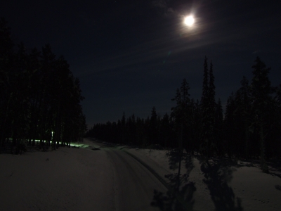 Läppische Straße bei Nacht