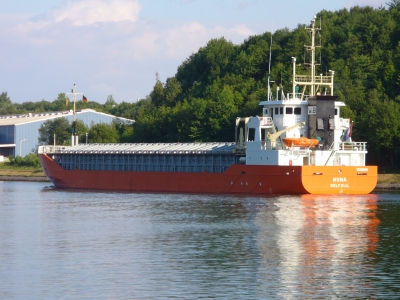 Nord-Ostsee-Kanal bei Kiel_2_ Lastenschiff