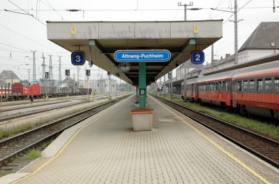 Bahnsteig-Attnang