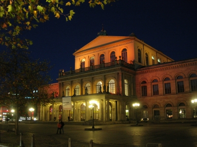 Opernhaus bei Nacht