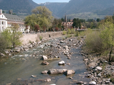 Fluß durch die Stadt