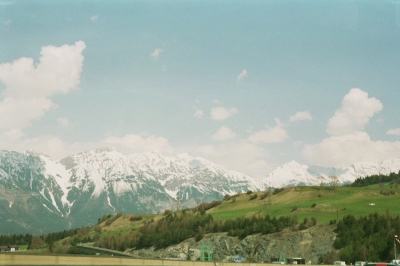 Blick auf schneebedeckte Berge