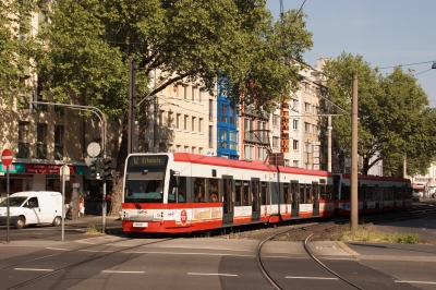 Kölner Straßenbahn Tw 4008 am Barbarossaplatz