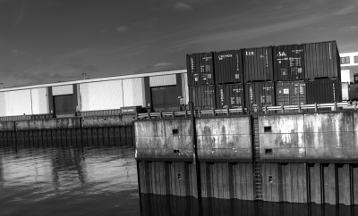 Container in Hamburg s/w