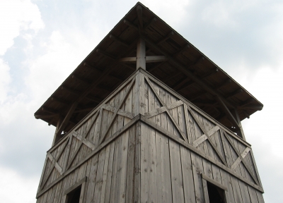 Rekonstruierter Römerturm Nr.9 im Rheinbrohler Wald