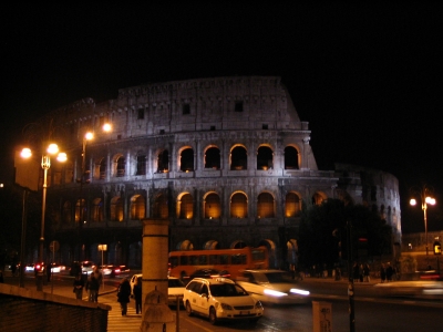 Colosseo in der Nacht