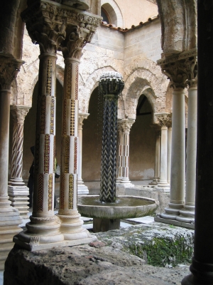 Brunnen im Kreuzgang im Kloster von Monreale