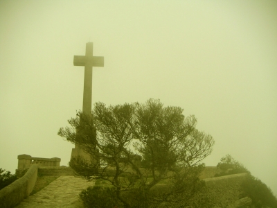 Puig Saint Salvador im Nebel