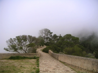 Puig de Sant Salvador im Nebel