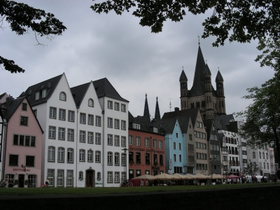 Köln - Häuserzeile an der Rheinuferstraße