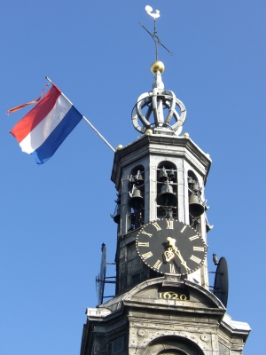 Niederländische Flagge auf der Oude Kerk
