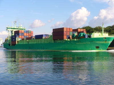 Lastentransport zu Wasser _Nord-Ostsee-Kanal bei Kiel
