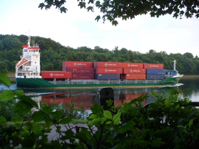 Lastentransport _Container-Verschiffung auf dem Nord-Ostsee-Kanal