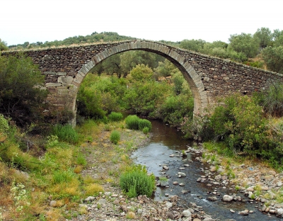 alte Steinbrücke bei Kremasti