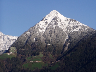 Schneebedeckte Mutspitze in Südtirol