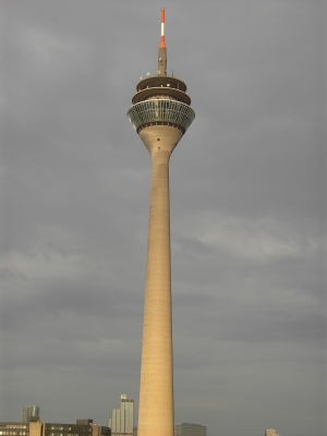 Düsseldorfer Rheinturm (1)