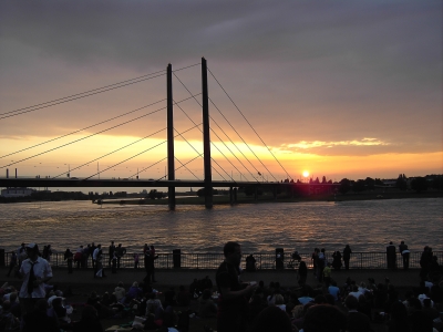 Rheinkniebrücke mit Sonnenuntergang (1)