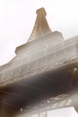 Eiffelturm im Nebel