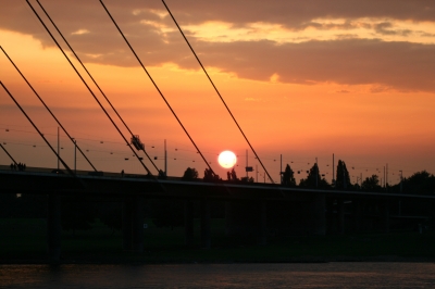 Rheinbrücke  in der Dämmerung
