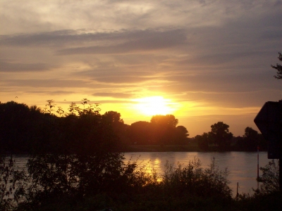 Abendrot am Rhein in Düsseldorf