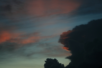 Gewitterwolken im Abendrot