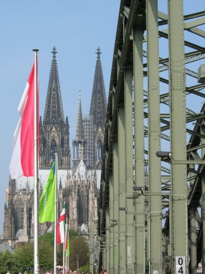 Über die Hohenzollernbrücke zum Kölner Dom