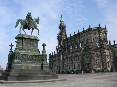 Dresden/Theaterplatz: König-Johann-Denkmal und kath. Hofkirche