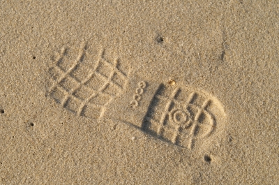 Schuhabdruck im Sand
