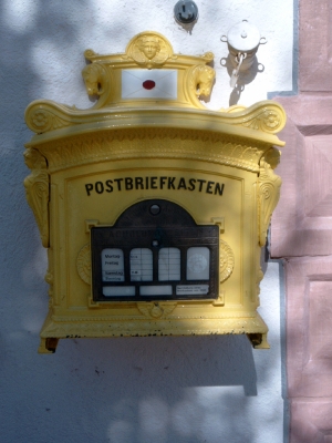 alter Postbriefkasten