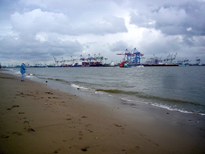 Im Hamburger Hafen ( Juli 2007 )