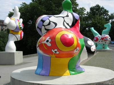 Die 3 "Nanas" von Niki de Saint Phalle