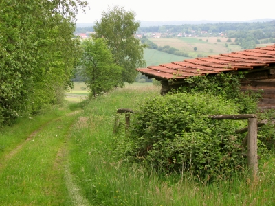 Hütte am Feldweg