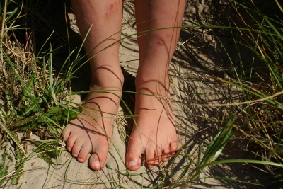 Füße im Schatten des Dünengrases - Endlich Sommer - 91