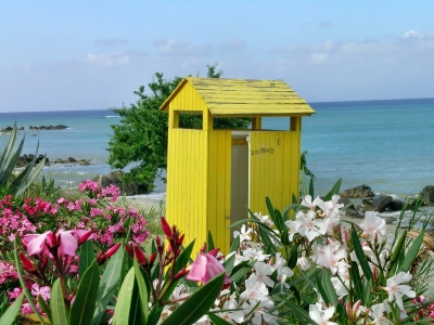 Badehäuschen am Meer . . .