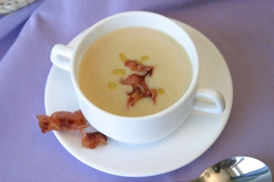 Sellerie-Suppe mit Speck