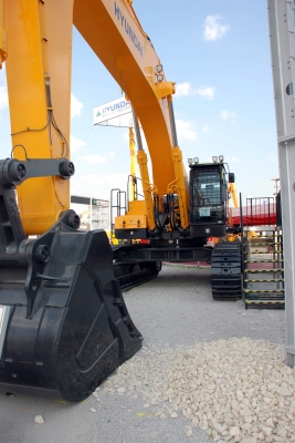 Bagger auf der bauma