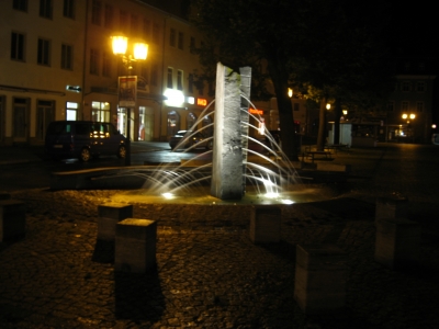 Saalfelder Springbrunnen bei Nacht